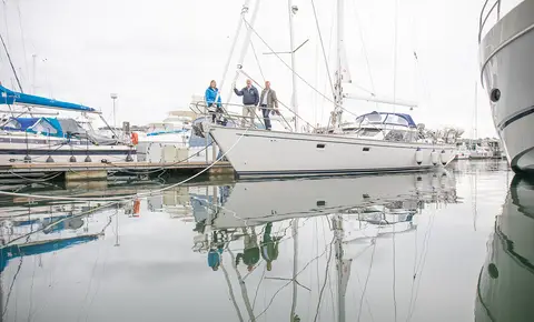 Discovery Yachts boat, official source image