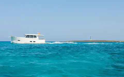Sasga Yachts, representative image from the MENORQUÍN 48 HARD TOP