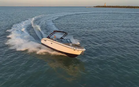 Sea Ray, representative image from the Sea Ray SDX 270